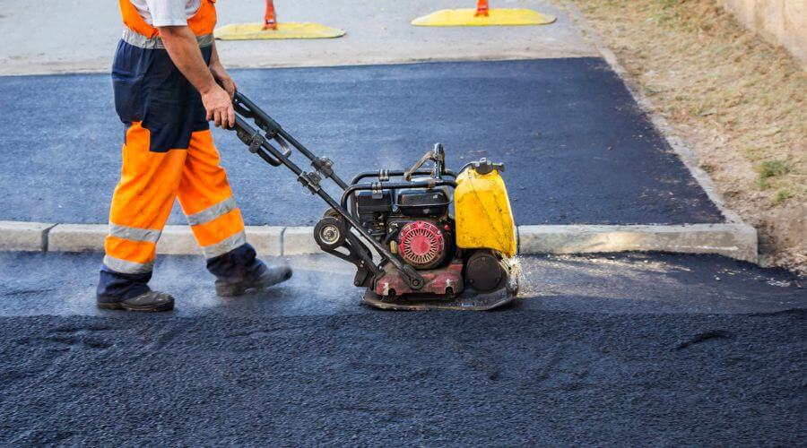 Professional gutter cleaning in Ireton, IA
